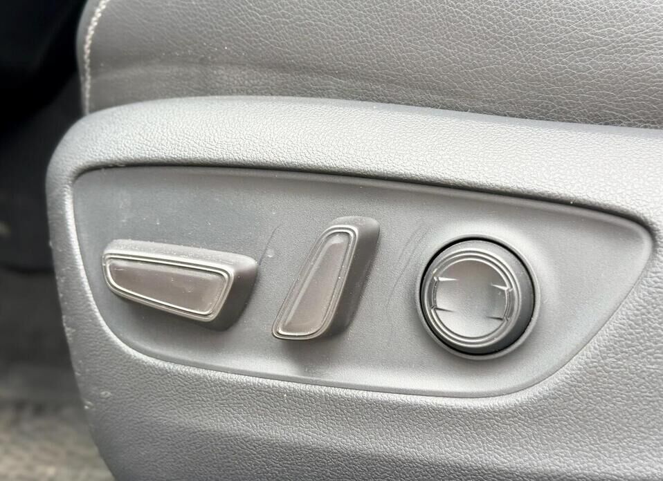 Toyota RAV4, V (XA50) 2.5 AT (199 л.с.) 4WD